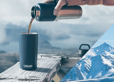 Person pouring coffee into a Mulitbev.