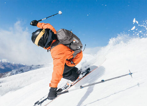 Man skiing down a mountain with his Snoblast Hydration Pack. Man skiing down a mountain with his Snoblast Hydration Pack.