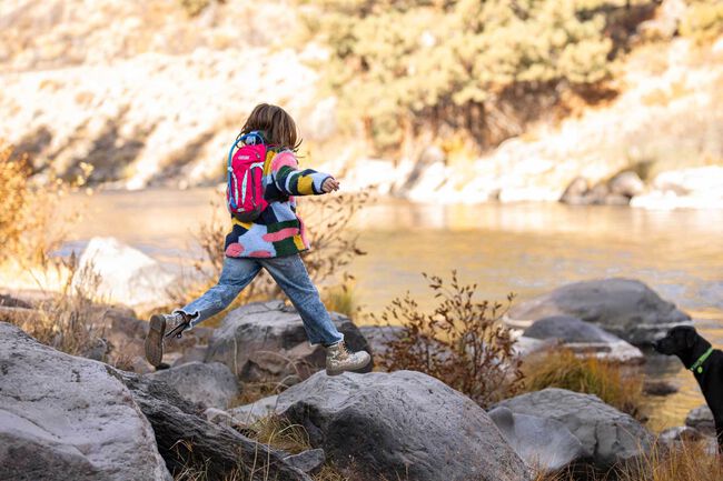  CamelBak Mini M.U.L.E. Kids Hydration Backpack for Hiking and  Biking - 50oz, Baton Rouge/ Flames : Sports & Outdoors